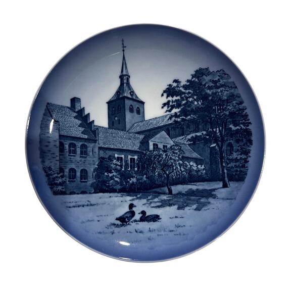 Vintage Royal Copenhagen Odense Domkirke Sct. Knuds Kirke Decorator Plate - Picture 1 of 2